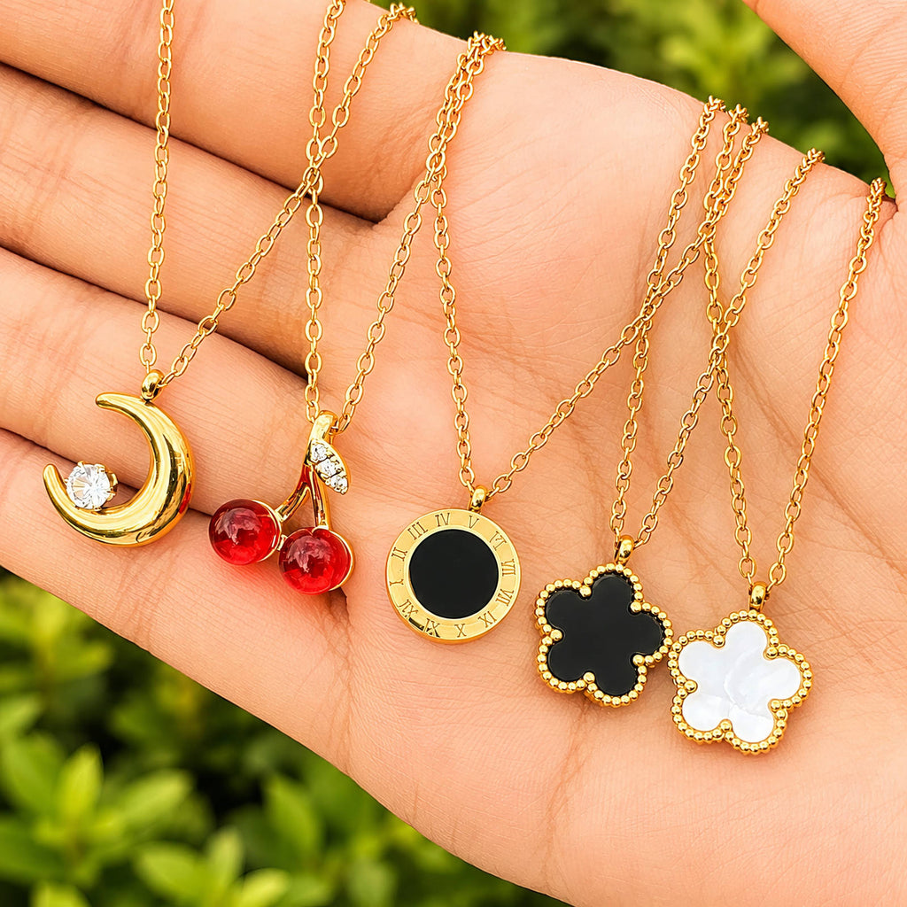 18K Gold Flower Pendant Necklace